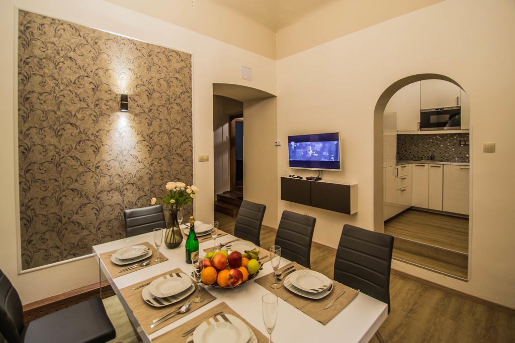 4Bdr Historical Spirit Apt By Ruterra Prague Exterior photo