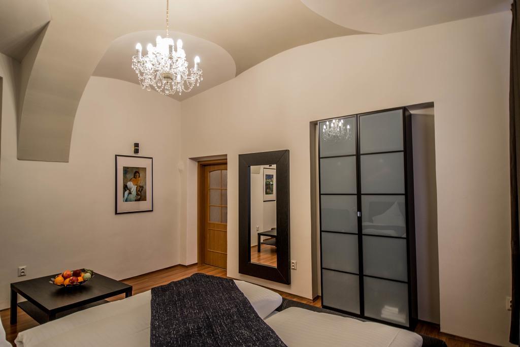 4Bdr Historical Spirit Apt By Ruterra Prague Exterior photo