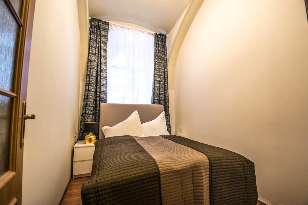 4Bdr Historical Spirit Apt By Ruterra Prague Exterior photo