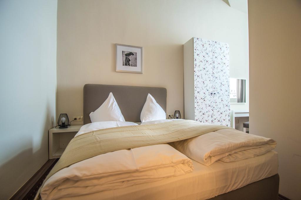 4Bdr Historical Spirit Apt By Ruterra Prague Exterior photo